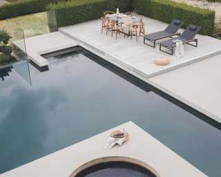 Linnea Outdoor Lounger in black Linnea Outdoor Lounger in black